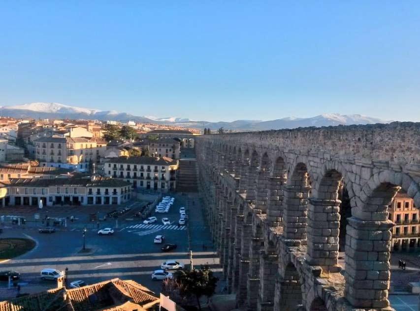 历史:阿尔卡拉·德·埃纳雷斯是西斯奈罗红衣主教的基督教人文主义