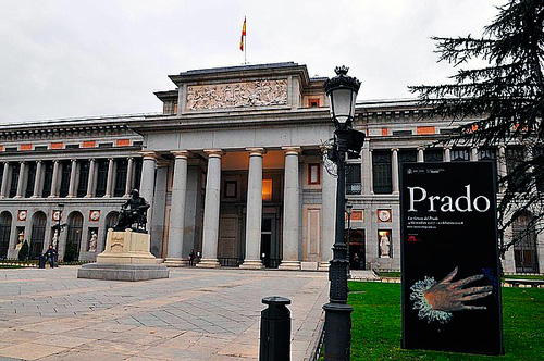 交 通 地址:paseo del prado  地铁:2号线banco de espana站或1号线